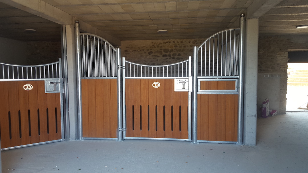 Doitrand Equestre Boxes Interieurs Chevaux Ecurie Privee Isere 3